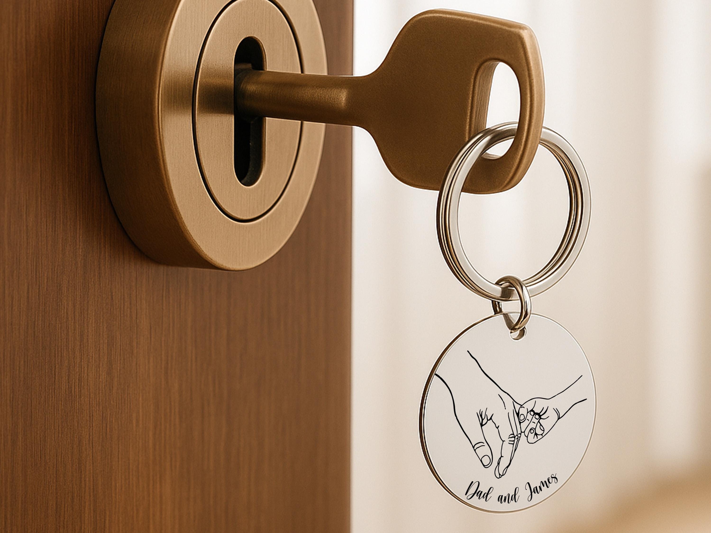 Personalised round metal keyring for dad with child’s name