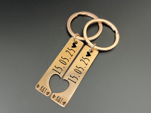 Personalised Couple Keyring 2pcs Set, Custom Heart Keychains, Engraved Date & Initials, Couples Gift, Anniversary, Wedding, Valentine’s