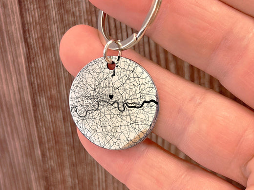Custom Map Keychain – Personalised Location & Message, Engraved Gift for Couples, Anniversary, Wedding, Valentine’s Day Keepsake