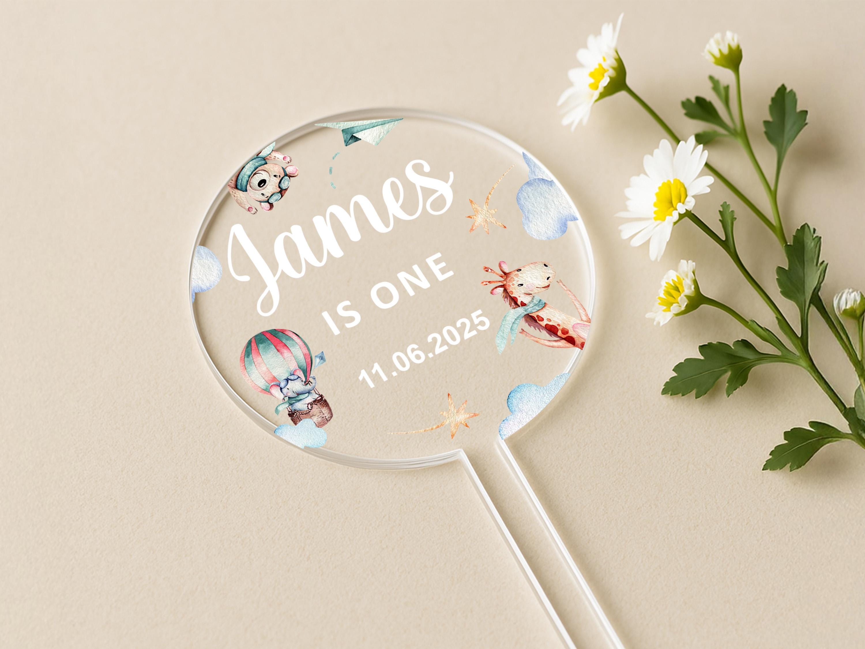 a magnifying glass with a picture of a hot air balloon on it