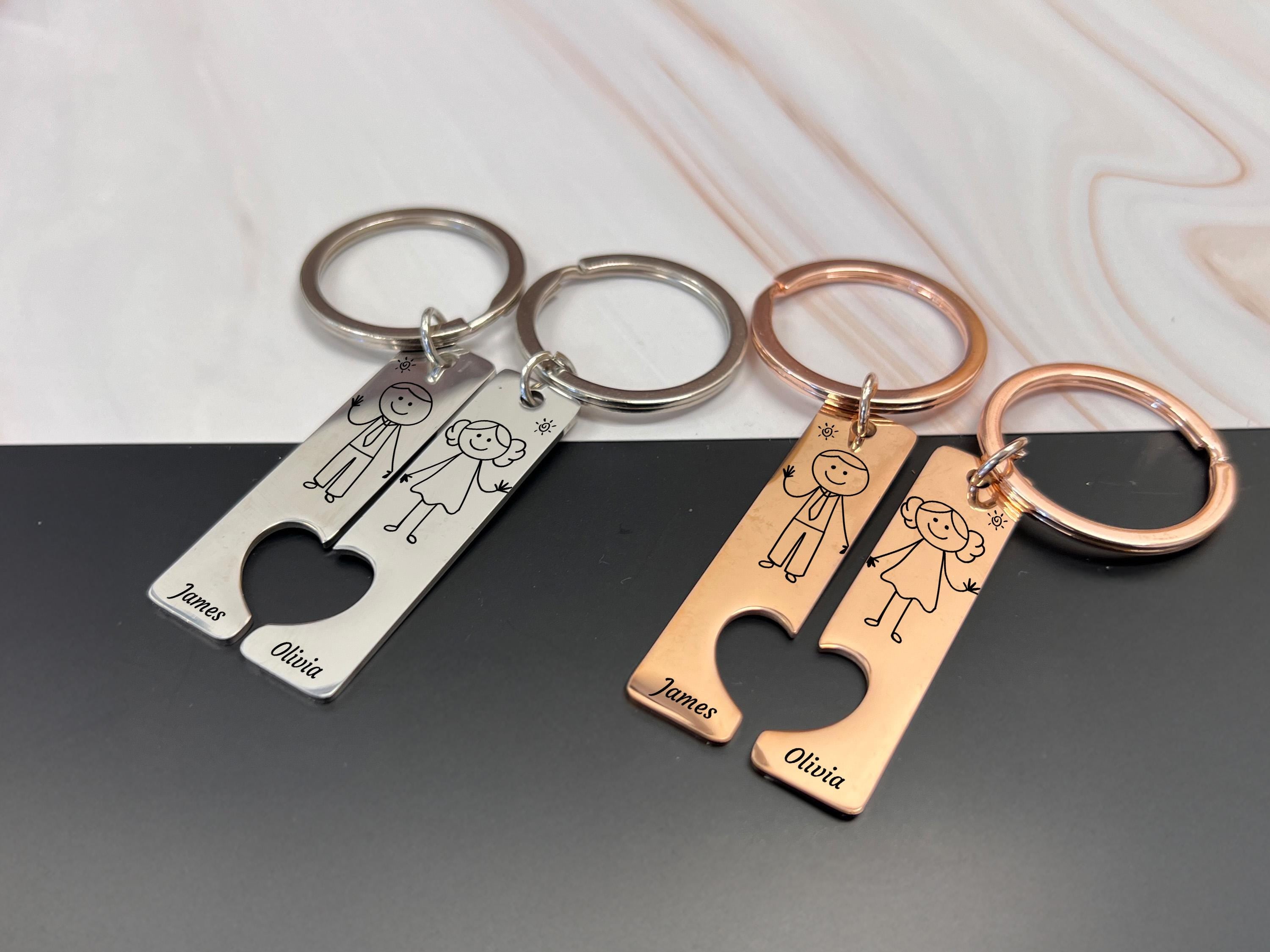 Engraved couple keychains, stick figure illustration, custom names, ideal for anniversaries, weddings, or engagements